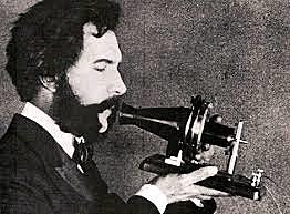 Alexander Graham Bell patenta el teléfono