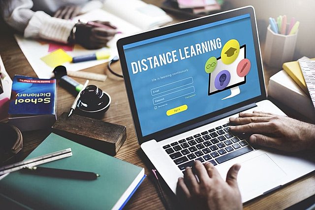 The COVID-19 crisis makes distance education imperative