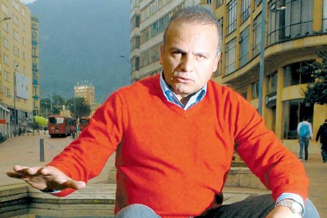 Contralor califica de infamia mediática escándalo de contratación