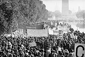 100,000 demonstrate against the Vietnam War in New York