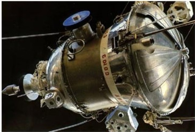 SPUTNIK II DISINTEGRATES