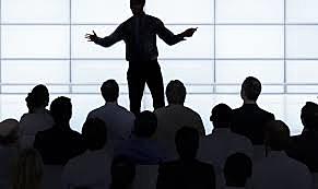 Participe en una oratoria individualmente