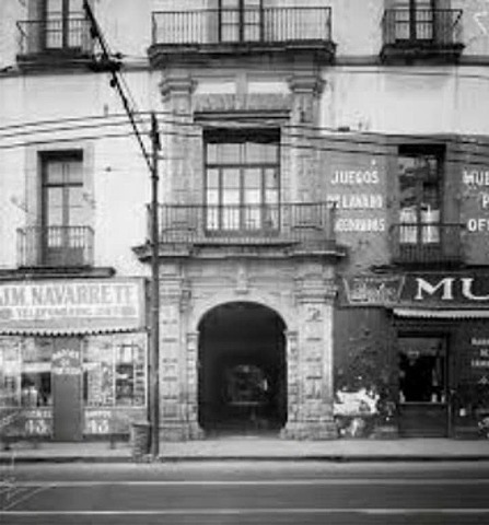 Se funda el Hospital Real de los Naturales