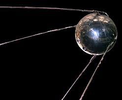 La URSS lanza el Sputnik I al espacio, el primer satélite artificial