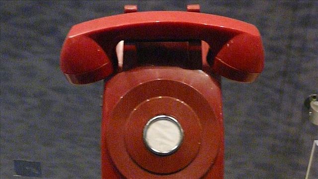 Instalación del "Teléfono Rojo"