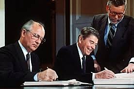 Primera cumbre entre Gorbachov y Reagan en Ginebra