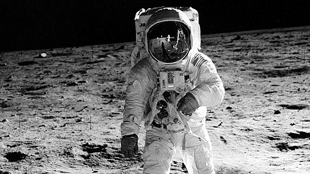 Neil Armstrong llega a la Luna