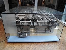 Ordenadores 1 xeracion. Por exemplo Zuse Z1