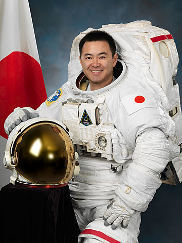 1987: Akihiko Hoshide graduated in IB and become an astronaut.