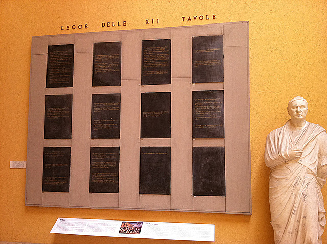 LEY DE LAS XVII TABLAS