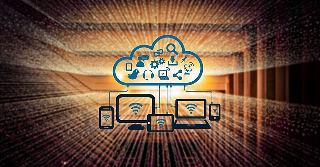 Primera tienda en línea y Creación del protocolo TCP/IP y del término internet