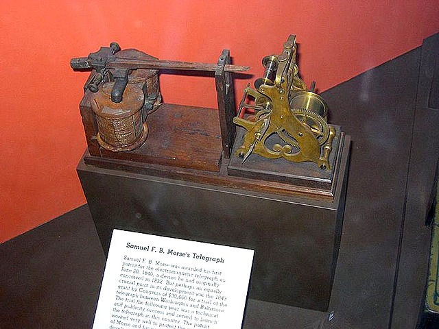 Creación del Telégrafo.