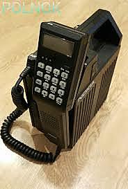 1984 - Nokia lanza su Mobira Talkman.