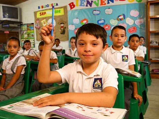 Entrada a la primaria