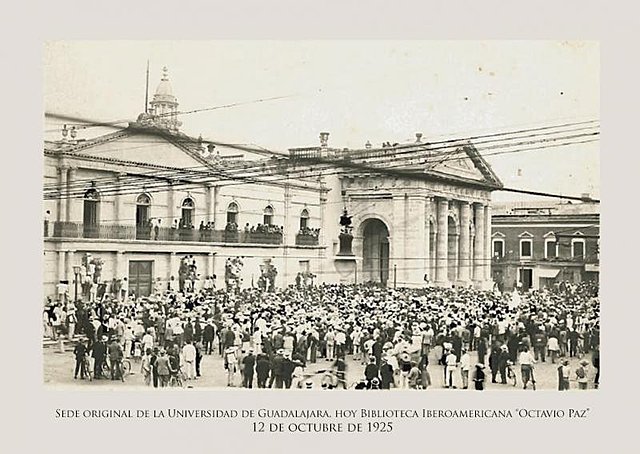 se inaugura la Real Universidad de Guadalajara, que cronológicamente se convierte en la segunda de la Nueva España.
