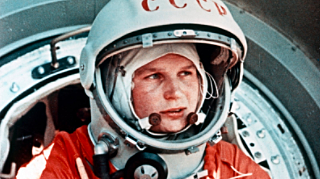 PRIMERA MUJER EN VIAJAR AL ESPACIO