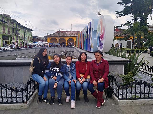 Amigas y compañeras de secundaria.