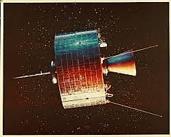 1963 EEUU pon en órbita o primeiro satélite de comunicacións Syncom 2