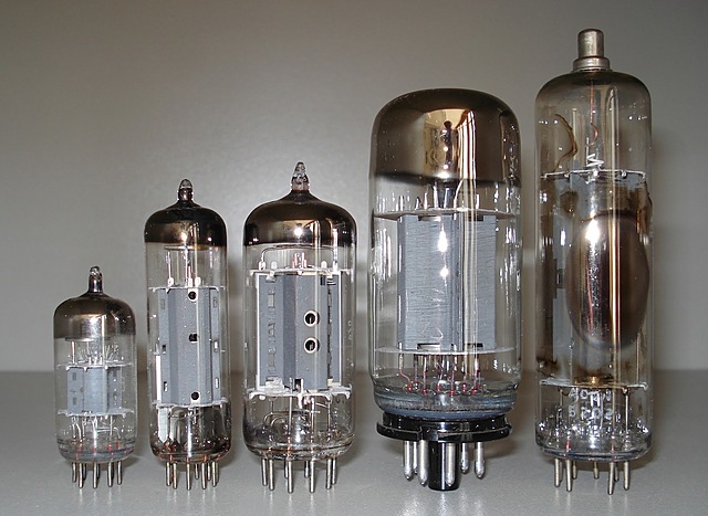 CREACIÓN DE ORDENADORES CON VÁLVULA DE VACÍO