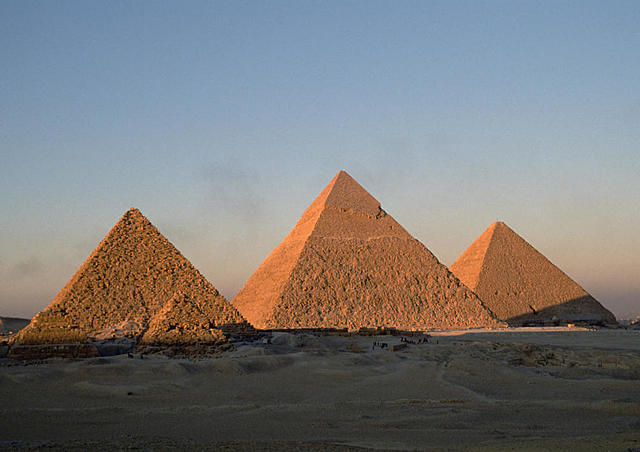 CONSTRUCCIÓN DE LAS PIRÁMIDES DE EGIPTO