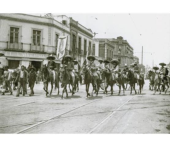 Desfile de tropas en la ciudad de México