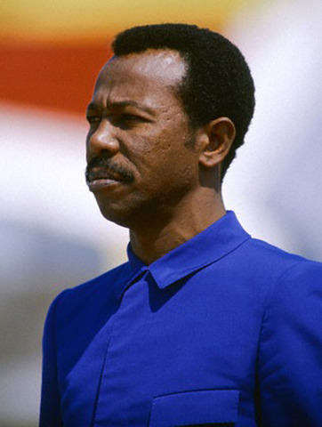Mengistu flees
