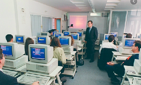 Centros de Cómputo se Descentralizaban