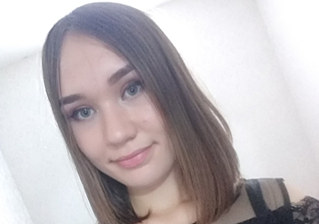 Поступила в колледж.