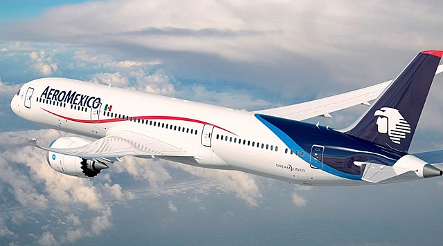 Vuelo de Aeroméxico se estrella en la comunidad de Cerritos Los Ángeles
