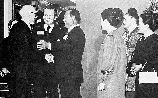 Exposición de ARPANET e introducción del correo electrónico.