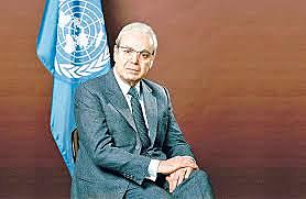 Javier Pérez Cuéllar jura cargo