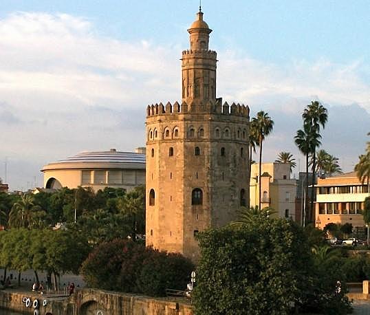 Construcción en Sevilla de la Torre del Oro y la Muralla Fluvial