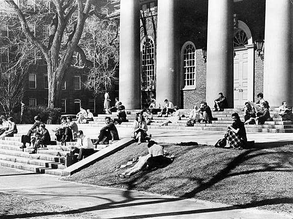 Thomas Kuhn 1922-1996: Attends Harvard