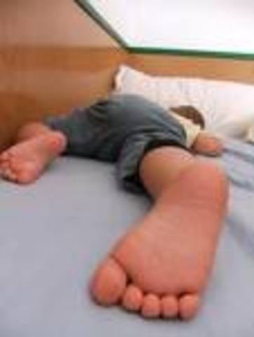 GOLPEO A MI TIO CON UNA PILA EN LA CABEZA.