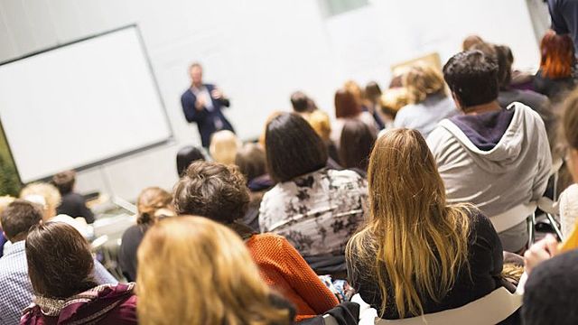 Revisar y expandir el Programa de Carreras.