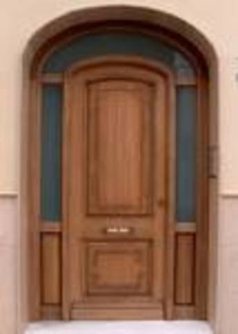 CASTIGADO POR ROM´PER LAS PUERTAS DE MI SALON