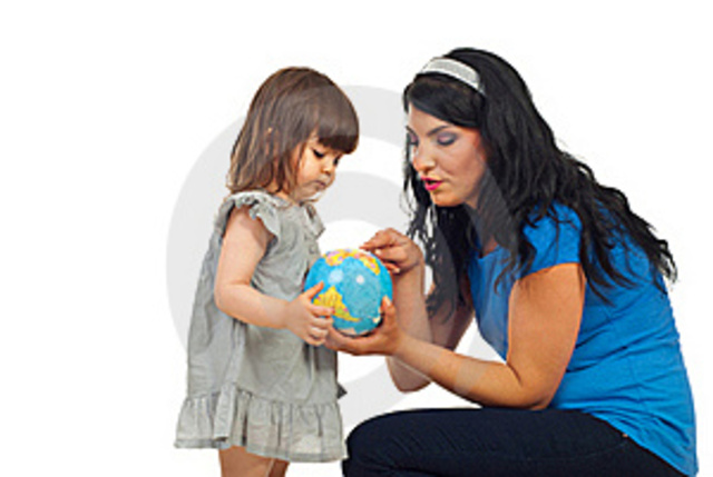 me enseñaba mi madre a escribir leer y los numero y mi padre me contaba la hitoria de colombia