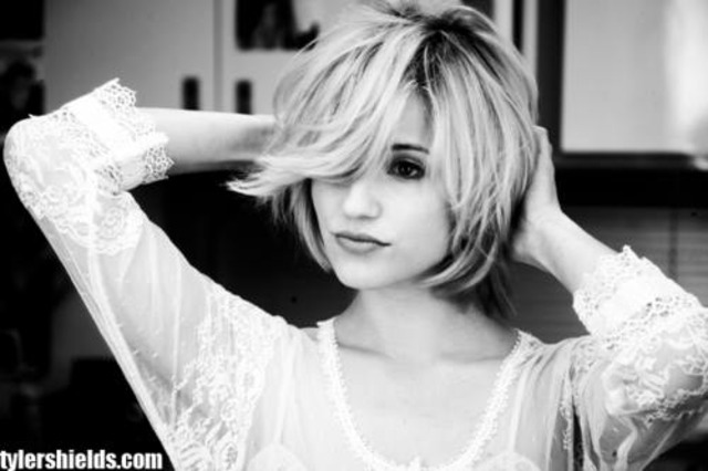 Dianna gets a new haircut