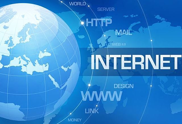 ARPANET se separa de la red militar y nace Internet