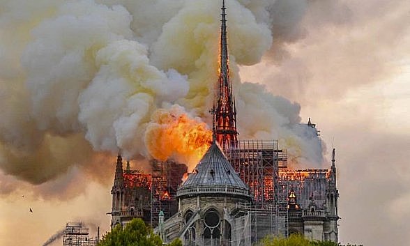 Arde Notre Dame y yo cumplo 18 años