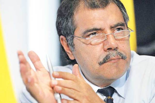 Corte pide investigar a exministro de Transporte por carrusel