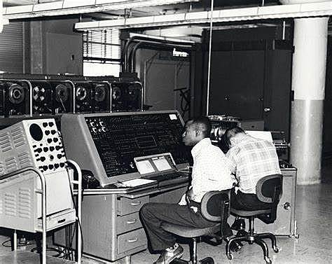 PG. UNIVAC I y el IBM 701