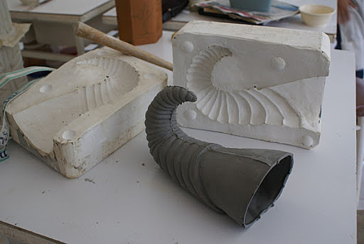 Moldes de piedra y cerámica como técnica de fundicion