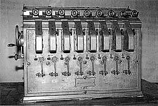 Primera Calculadora Analógica