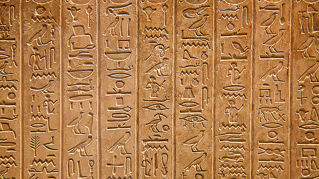 Sistemas egipcios (jeroglíficos, hierático y demótico)