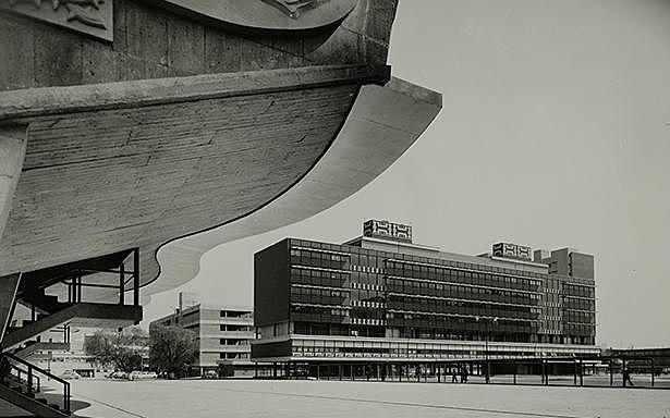 Creación del Instituto Mexicano del Seguro Social (IMSS) y el primero de los institutos nacionales de salud, el Hospital Infantil de México