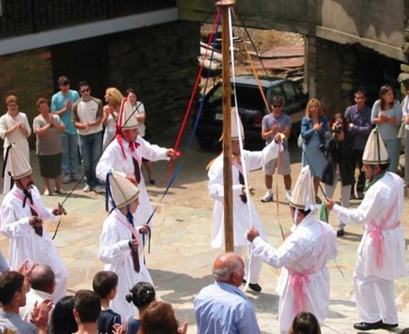 Romeria dos danzantes en Castrelo de Val, Ourense