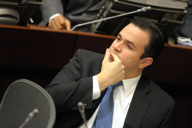 Andrés Fernández dice que renunciará por escándalo