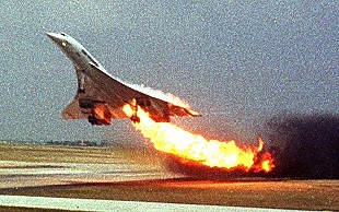 JUL 25, 2000 Concorde crashes in france