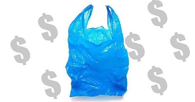 Primer impuesto sobre las bolsas de plástico y papel